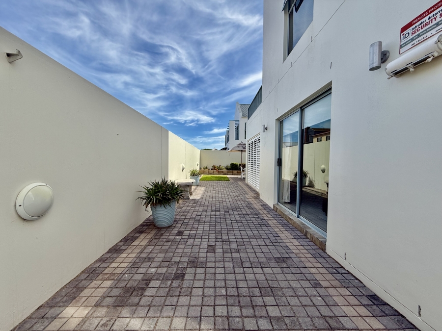 4 Bedroom Property for Sale in Blue Lagoon Western Cape